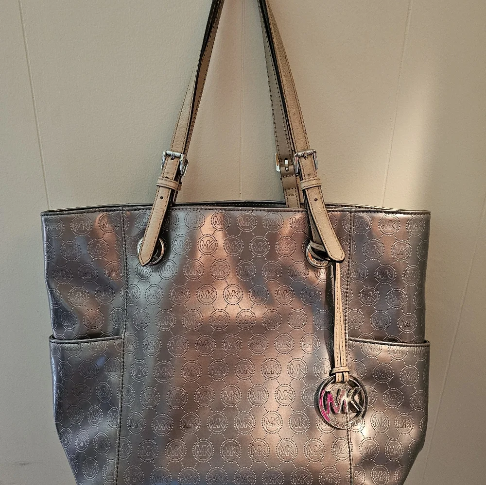 Purse - Picture 2 of 8